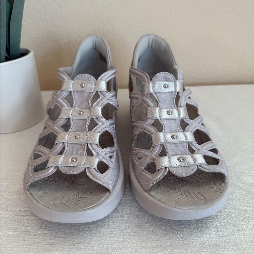 New BZEES Sapphire Women's Light Gray Wedge Sandals - Picture 5 of 12
